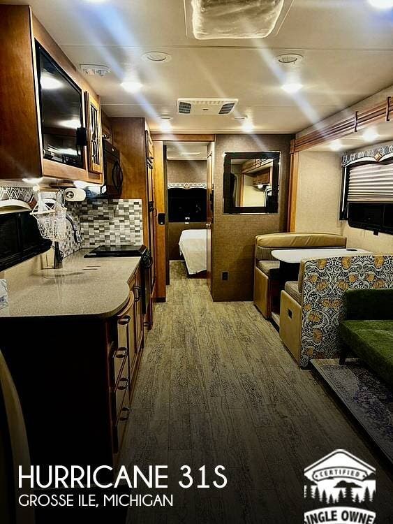Email now about this 2017 Thor Motor Coach Hurricane 31S! Used 2017 Thor Motor Coach Hurricane 31S available in Grosse Ile, Michigan