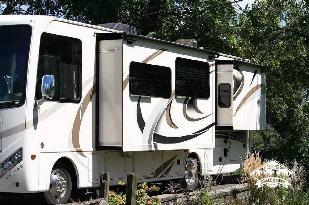 Call now about this 2017 Thor Motor Coach Hurricane 31S! 2017 Thor Motor Coach Hurricane 31S - Used Class A For Sale by Pop RVs in Grosse Ile, Michigan features Generator, Slideout, Awning, Air Conditioning, Leveling Jacks