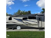 Contact us now about this 2022 Fleetwood Flair 35R! 2022 Flair 35R by Fleetwood from Pop RVs in Miami, Florida