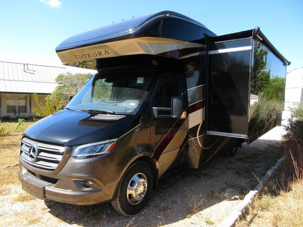 Call now about this 2020 Entegra Coach Qwest 24L! 2020 Entegra Coach Qwest 24L - Used Class C For Sale by Pop RVs in Leander, Texas features Generator, Air Conditioning, Leveling Jacks, Slideout, Awning