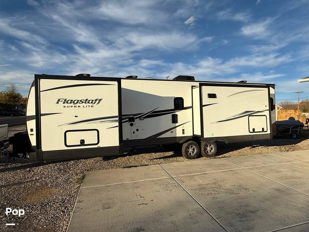 Call now about this 2022 Forest River Flagstaff 29RLBS! 2022 Forest River Flagstaff 29RLBS - Used Travel Trailer For Sale by Pop RVs in Manti, Utah features Leveling Jacks, Slideout, Air Conditioning, Awning