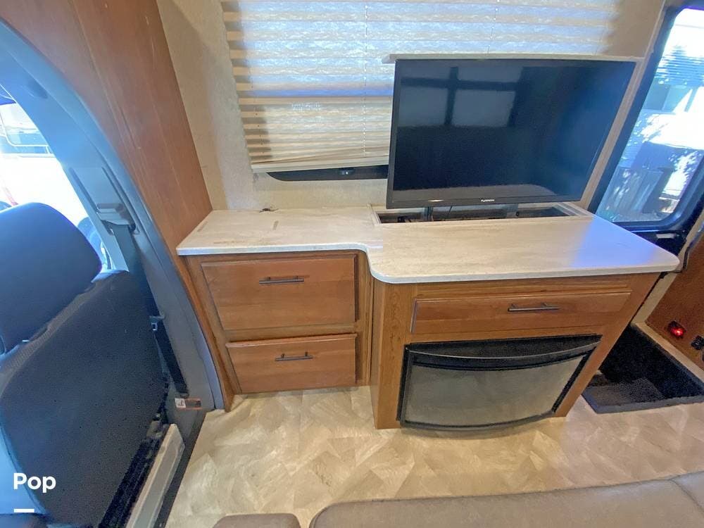 Contact us now about this 2017 Jayco Melbourne 24M! 2017 Melbourne 24M by Jayco from Pop RVs in Tucson, Arizona