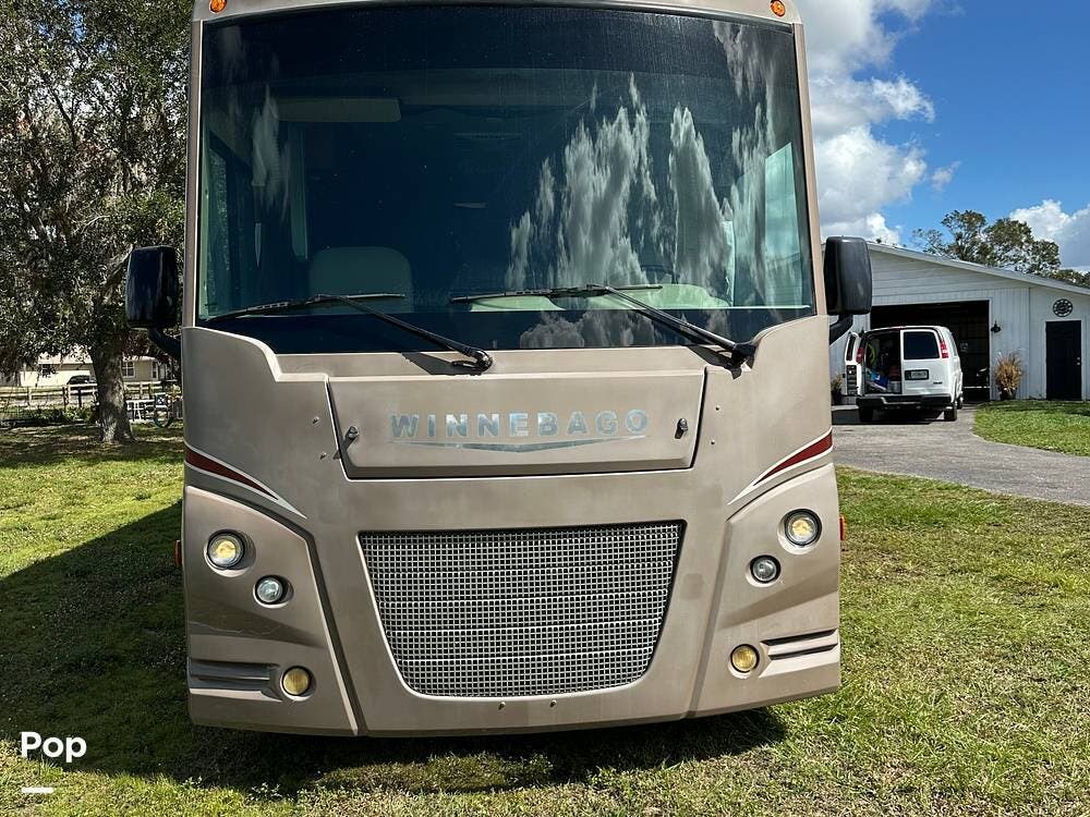 Contact us now about this 2016 Winnebago Sunstar 31BE! 2016 Sunstar 31BE by Winnebago from Pop RVs in Sarasota, Florida