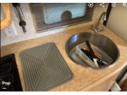 Call now about this 2006 Winnebago View 23H! 2006 Winnebago View 23H - Used Class C For Sale by Pop RVs in Seattle, Washington features Awning, Generator, Leveling Jacks, Slideout, Air Conditioning