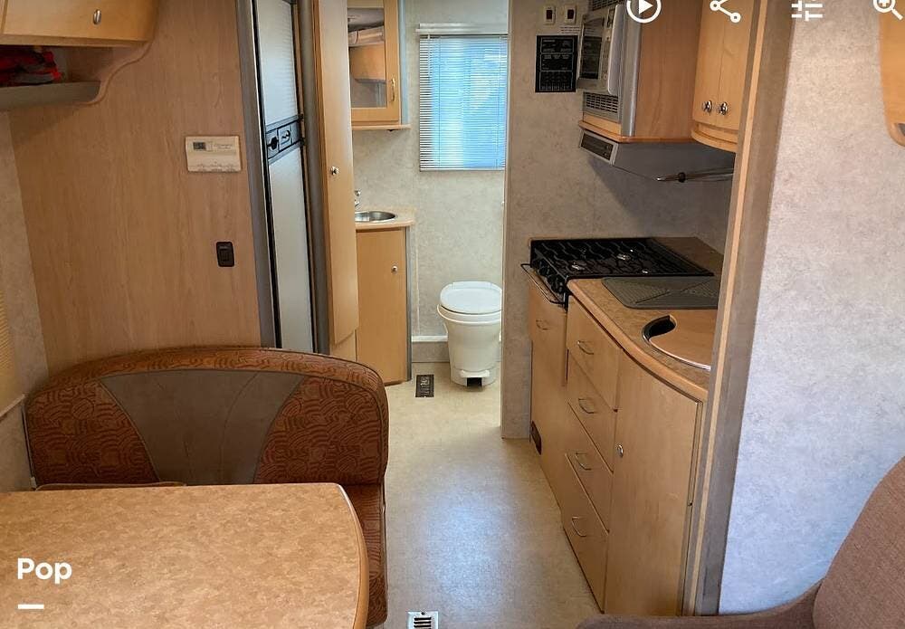 Contact us now about this 2006 Winnebago View 23H! 2006 View 23H by Winnebago from Pop RVs in Seattle, Washington