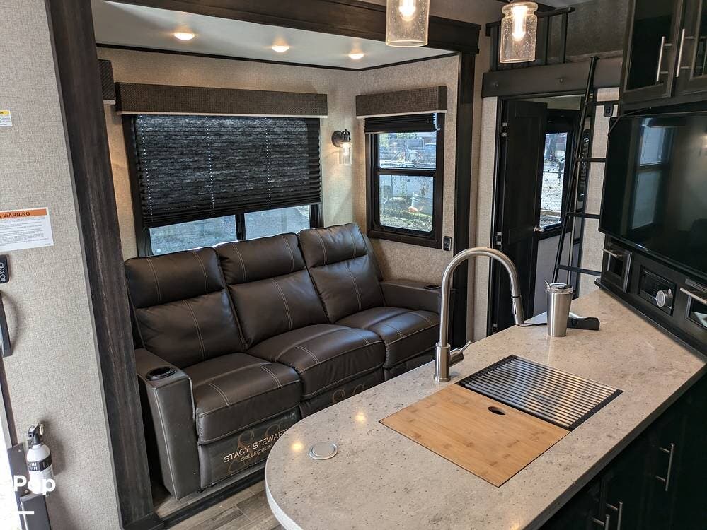 Contact us now about this 2020 Jayco Talon 403T! 2020 Talon 403T by Jayco from Pop RVs in Tulsa, Oklahoma