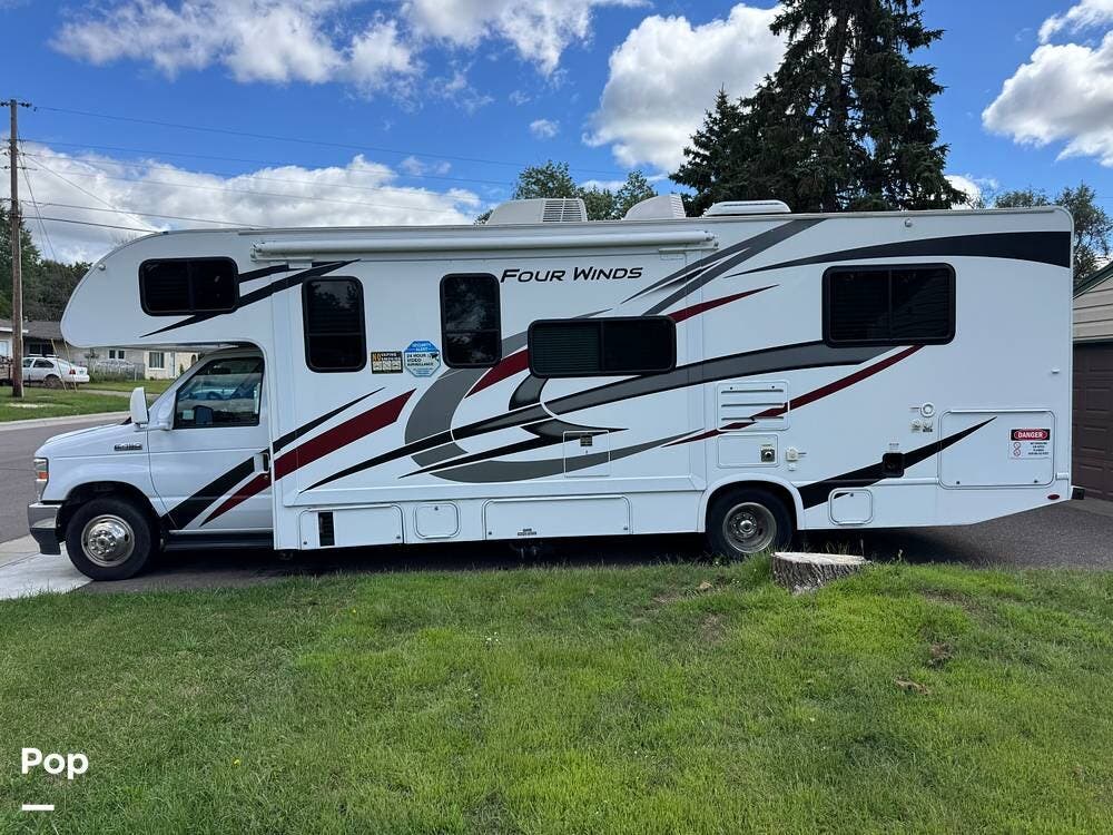Call now about this 2022 Thor Motor Coach Four Winds 28Z! 2022 Thor Motor Coach Four Winds 28Z - Used Class C For Sale by Pop RVs in Coon Rapids, Minnesota features Awning, Slideout, Generator, Air Conditioning