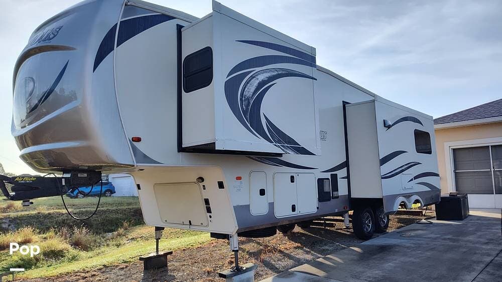Call now about this 2019 Forest River Columbus 298RL! 2019 Forest River Columbus 298RL - Used Fifth Wheel For Sale by Pop RVs in Lehigh Acres, Florida features Awning, Slideout, Leveling Jacks, Air Conditioning