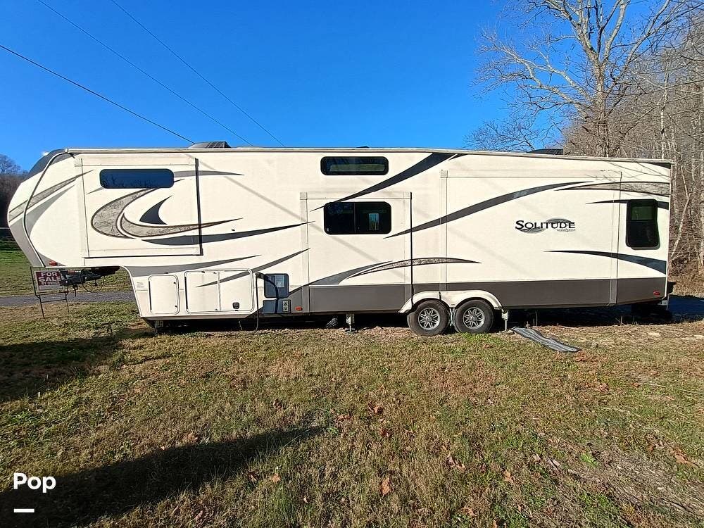 Call now about this 2018 Grand Design Solitude 377MBS! 2018 Grand Design Solitude 377MBS - Used Fifth Wheel For Sale by Pop RVs in Nashville, Tennessee features Air Conditioning, Slideout, Awning, Leveling Jacks