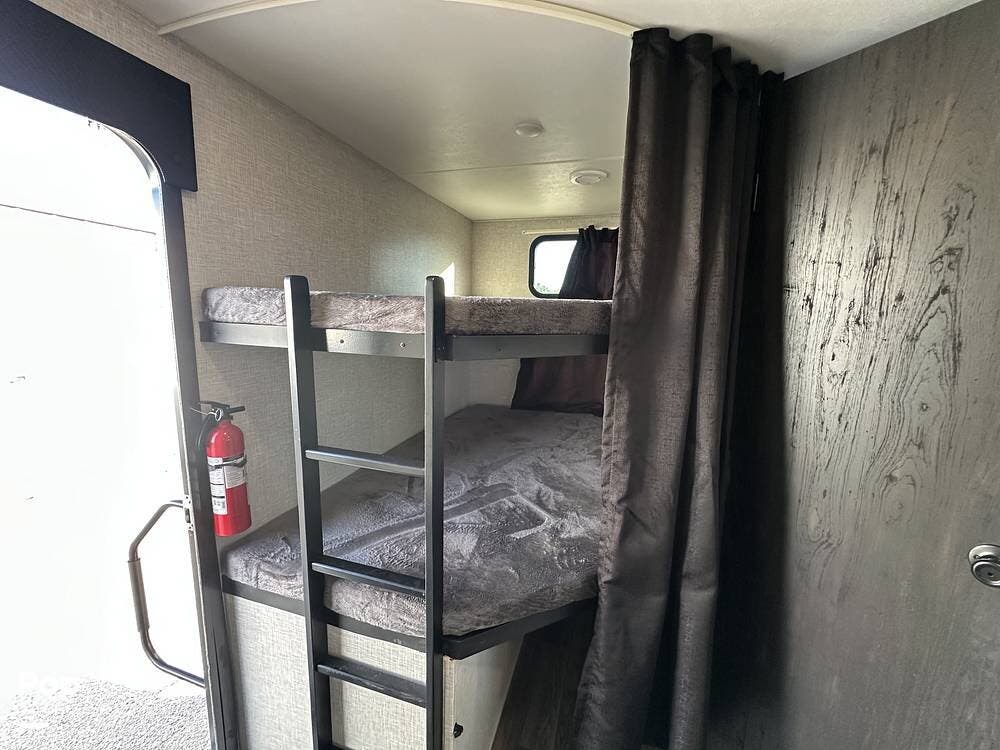 Contact us now about this 2024 Starcraft Super Lite 241BH! 2024 Super Lite 241BH by Starcraft from Pop RVs in Katy, Texas