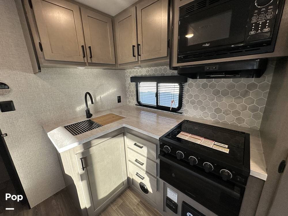 Call now about this 2024 Starcraft Super Lite 241BH! 2024 Starcraft Super Lite 241BH - Used Travel Trailer For Sale by Pop RVs in Katy, Texas features Air Conditioning, Awning, Slideout, Leveling Jacks
