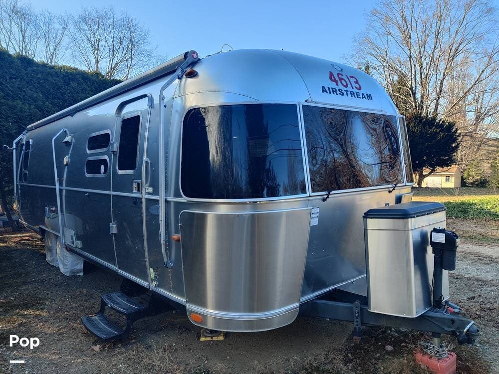 Contact us now about this 2014 Airstream Flying Cloud 30! 2014 Flying Cloud 30 by Airstream from Pop RVs in Columbia, Connecticut