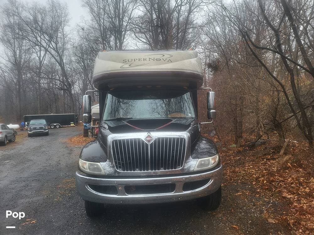 Call now about this 2012 Gulf Stream SuperNova 6400! 2012 Gulf Stream SuperNova 6400 - Used Super C For Sale by Pop RVs in Reading, Pennsylvania features Awning, Air Conditioning, Generator, Leveling Jacks, Slideout