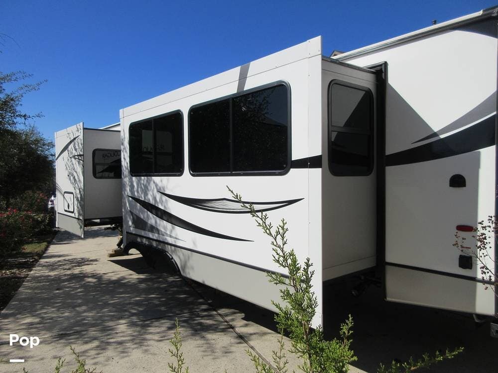 Contact us now about this 2022 Keystone Cougar 30RKD! 2022 Cougar 30RKD by Keystone from Pop RVs in Jonestown, Texas