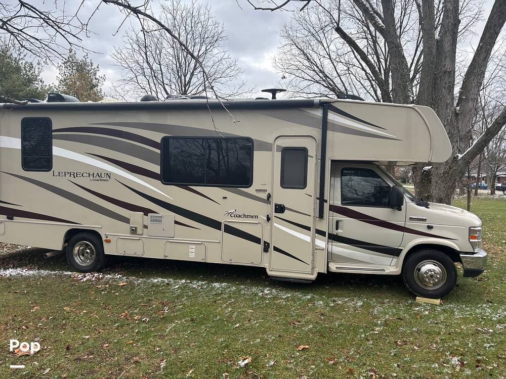 Call now about this 2018 Coachmen Leprechaun 311FS! 2018 Coachmen Leprechaun 311FS - Used Class C For Sale by Pop RVs in West Chester, Ohio features Air Conditioning, Slideout, Generator, Awning, Leveling Jacks