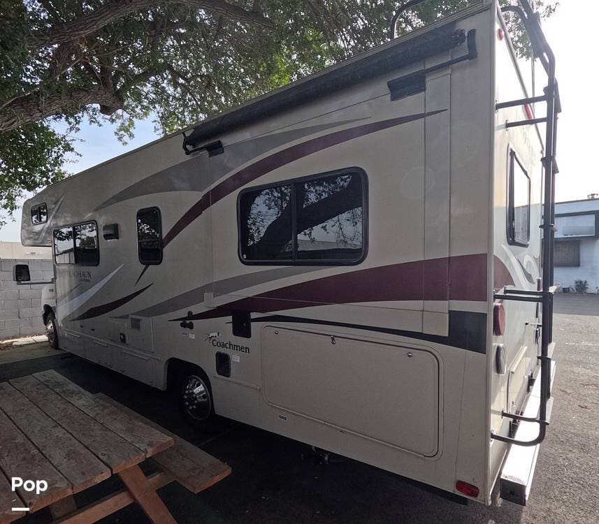 Call now about this 2017 Coachmen Leprechaun 260RS! 2017 Coachmen Leprechaun 260RS - Used Class C For Sale by Pop RVs in Chatsworth, California features Air Conditioning, Slideout, Generator, Awning