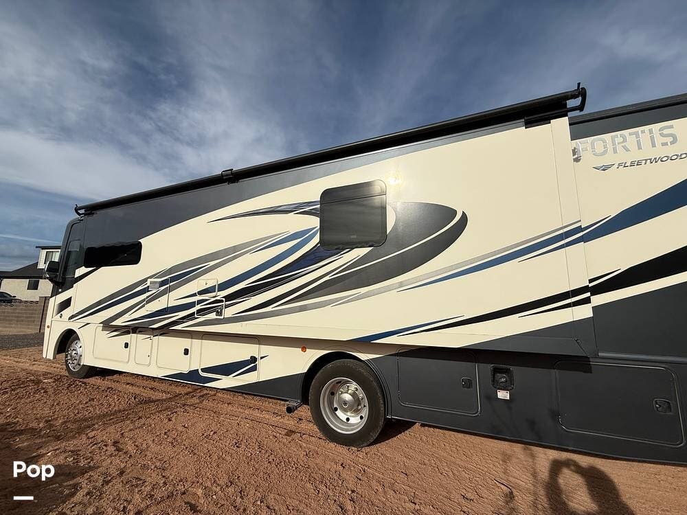 Call now about this 2020 Fleetwood Fortis 33HB! 2020 Fleetwood Fortis 33HB - Used Class A For Sale by Pop RVs in Cedar City, Utah features Generator, Leveling Jacks, Awning, Air Conditioning, Slideout