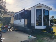 Contact us now about this 2023 CrossRoads Hampton 372FDB! 2023 Hampton 372FDB by CrossRoads from Pop RVs in Cocoa, Florida