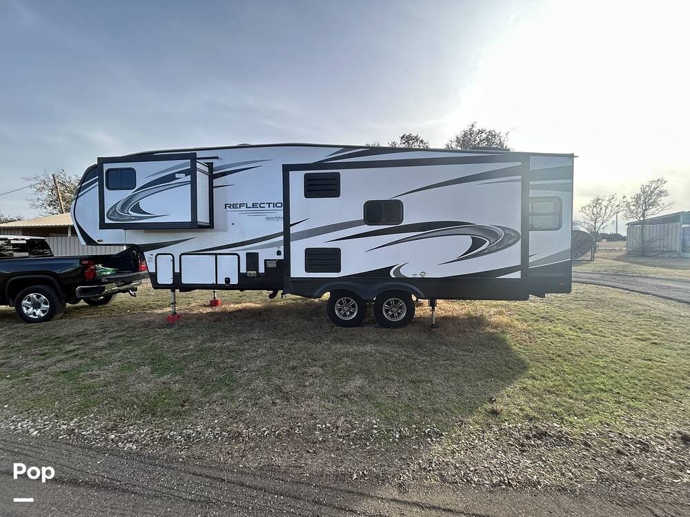 Call now about this 2021 Forest River Reflection 303RLS! 2021 Forest River Reflection 303RLS - Used Fifth Wheel For Sale by Pop RVs in Weatherford, Texas features Awning, Leveling Jacks, Slideout, Air Conditioning