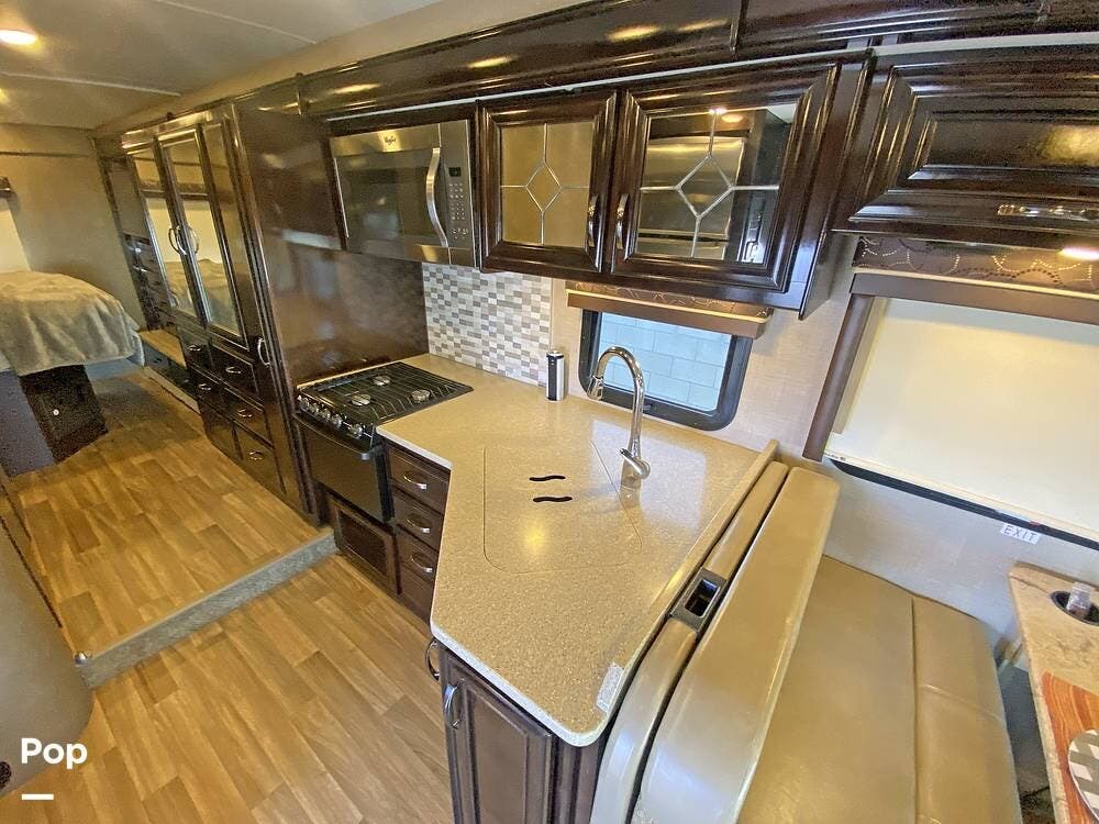 Contact us now about this 2017 Thor Motor Coach Quantum WS31! 2017 Quantum WS31 by Thor Motor Coach from Pop RVs in Tucson, Arizona