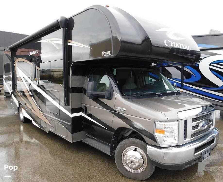 Call now about this 2019 Thor Motor Coach Chateau 31W! 2019 Thor Motor Coach Chateau 31W - Used Class C For Sale by Pop RVs in Lordstown, Ohio features Slideout, Leveling Jacks, Air Conditioning, Generator, Awning