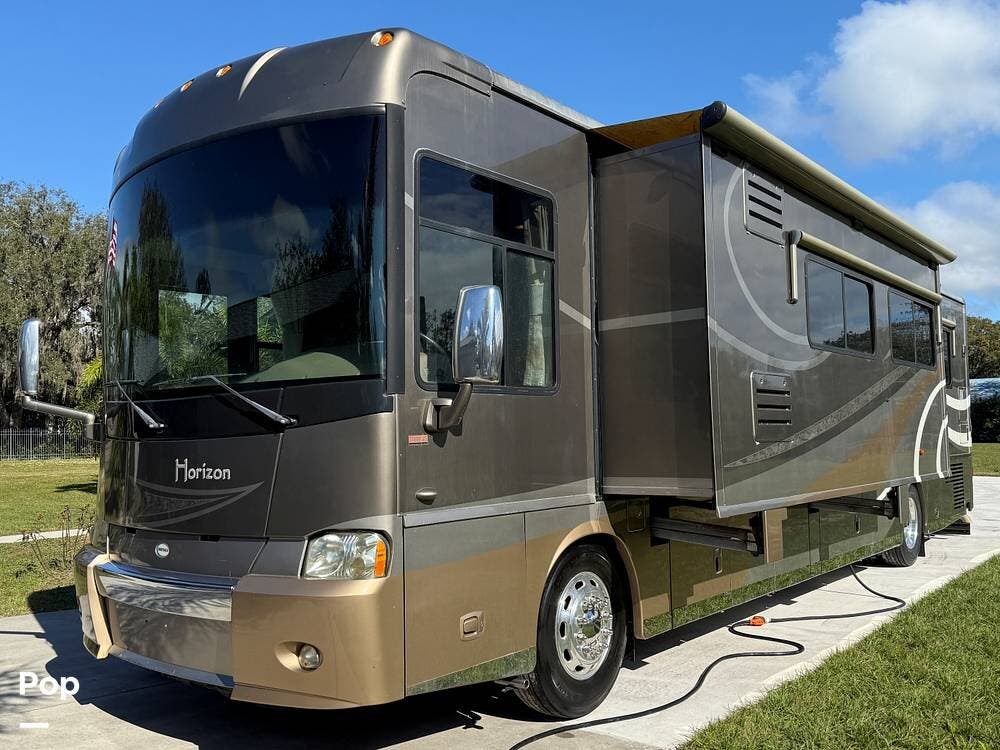 Call now about this 2009 Itasca Horizon 40TD! 2009 Itasca Horizon 40TD - Used Diesel Pusher For Sale by Pop RVs in Odessa, Florida features Leveling Jacks, Air Conditioning, Awning, Generator, Slideout