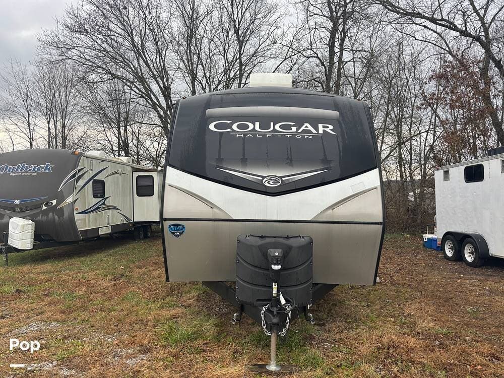 Call now about this 2022 Keystone Cougar 33RLI! 2022 Keystone Cougar 33RLI - Used Travel Trailer For Sale by Pop RVs in Frankfort, Kentucky features Awning, Slideout, Air Conditioning, Leveling Jacks