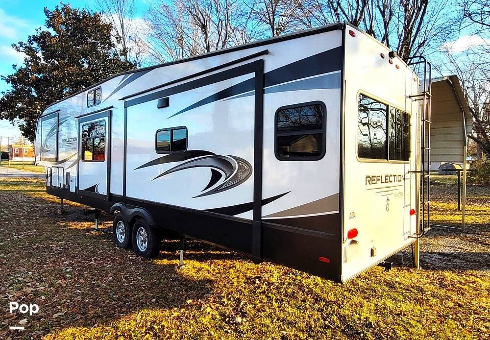 Call now about this 2022 Grand Design Reflection 367BHS! 2022 Grand Design Reflection 367BHS - Used Fifth Wheel For Sale by Pop RVs in Calvert City, Kentucky features Air Conditioning, Slideout, Awning