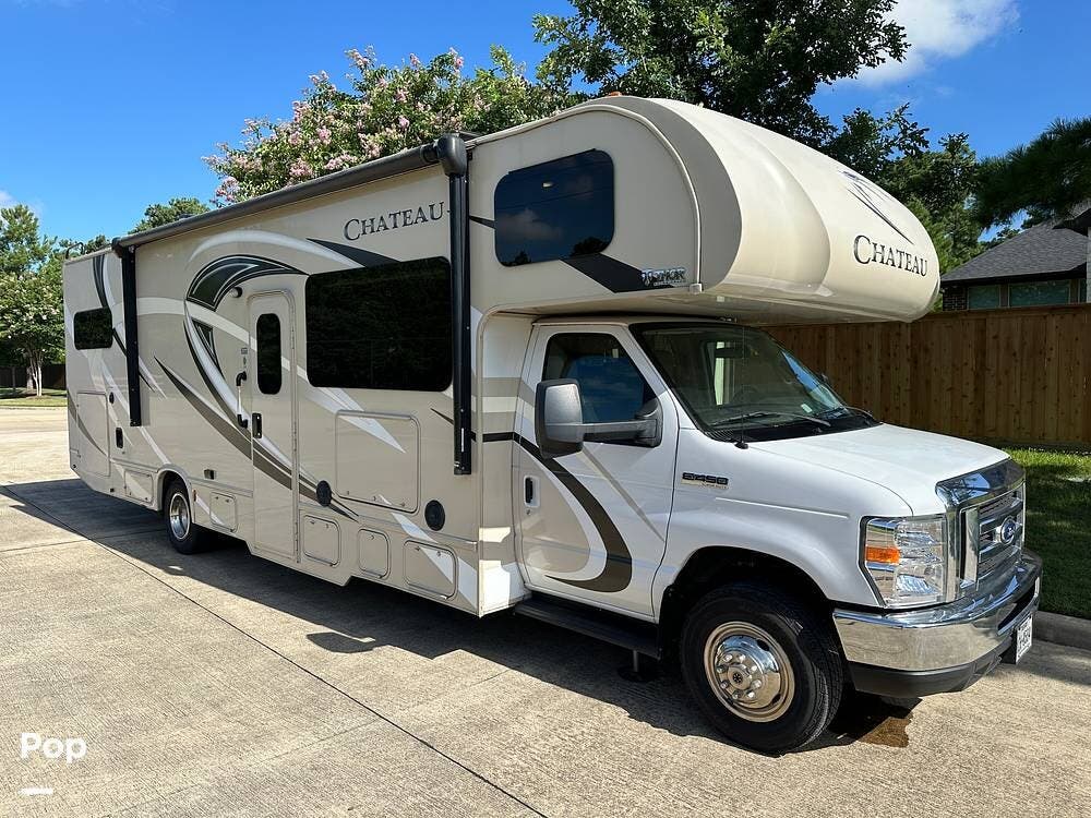Call now about this 2017 Thor Motor Coach Chateau 31W! 2017 Thor Motor Coach Chateau 31W - Used Class C For Sale by Pop RVs in Cypress, Texas features Awning, Slideout, Generator, Air Conditioning