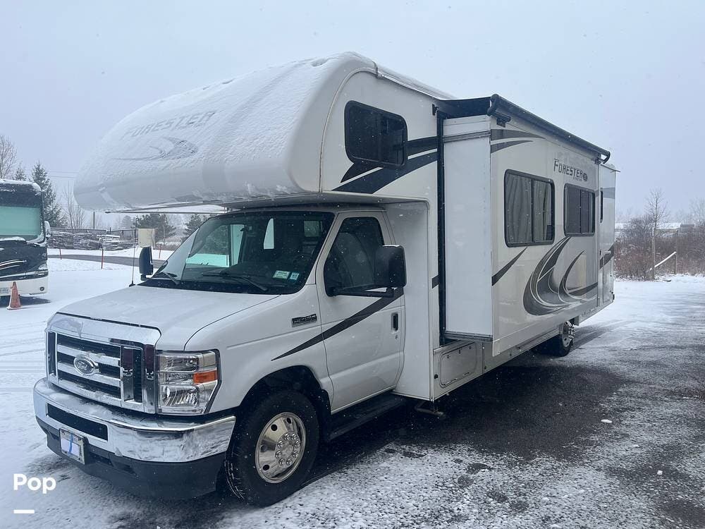 Call now about this 2021 Forest River Forester LE 2851S! 2021 Forest River Forester LE 2851S - Used Class C For Sale by Pop RVs in Clarence Center, New York features Generator, Slideout, Air Conditioning, Awning
