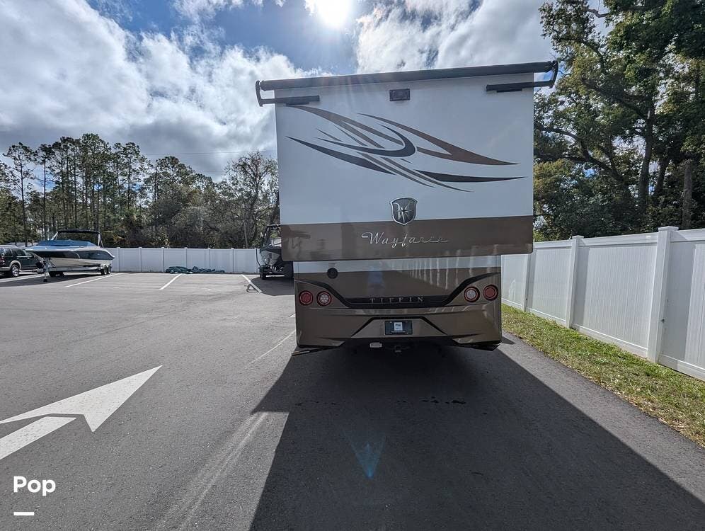 Contact us now about this 2018 Tiffin Wayfarer 24BW! 2018 Wayfarer 24BW by Tiffin from Pop RVs in Odessa, Florida