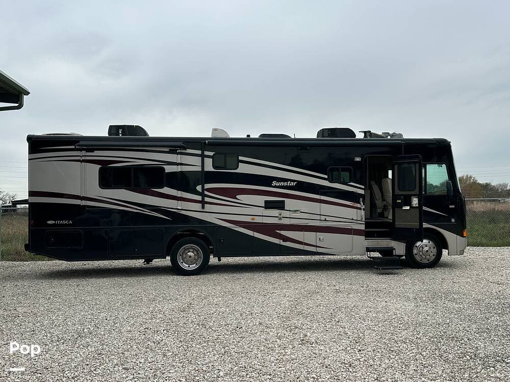 Contact us now about this 2014 Itasca Sunstar 35F! 2014 Sunstar 35F by Itasca from Pop RVs in Richmond, Texas
