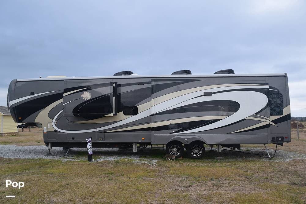 Call now about this 2019 Heartland Landmark 365 Newport! 2019 Heartland Landmark 365 Newport - Used Fifth Wheel For Sale by Pop RVs in Defuniak Springs, Florida features Leveling Jacks, Awning, Air Conditioning, Slideout