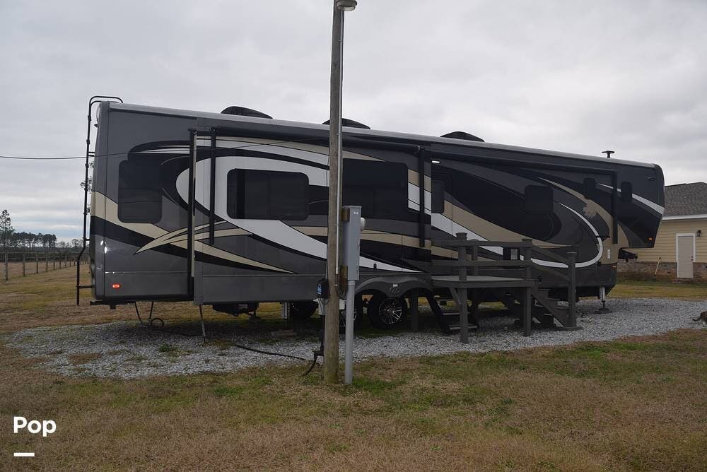 Contact us now about this 2019 Heartland Landmark 365 Newport! 2019 Landmark 365 Newport by Heartland from Pop RVs in Defuniak Springs, Florida
