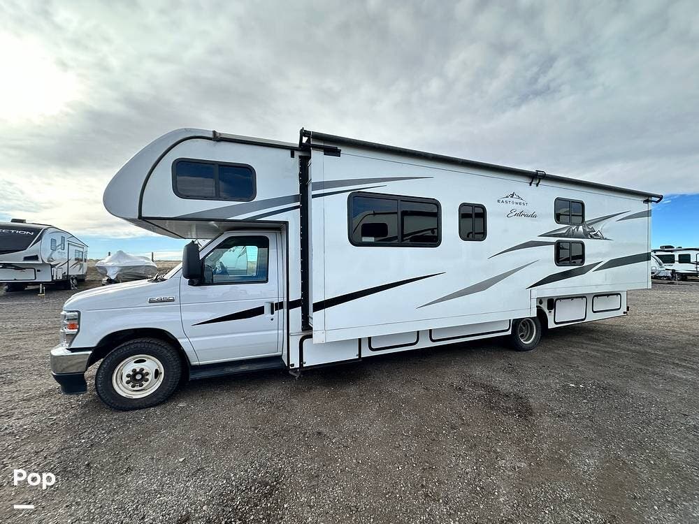 Call now about this 2022 East to West Entrada 3100FB! 2022 East to West Entrada 3100FB - Used Class C For Sale by Pop RVs in Aurora, Colorado features Slideout, Air Conditioning, Generator, Leveling Jacks, Awning