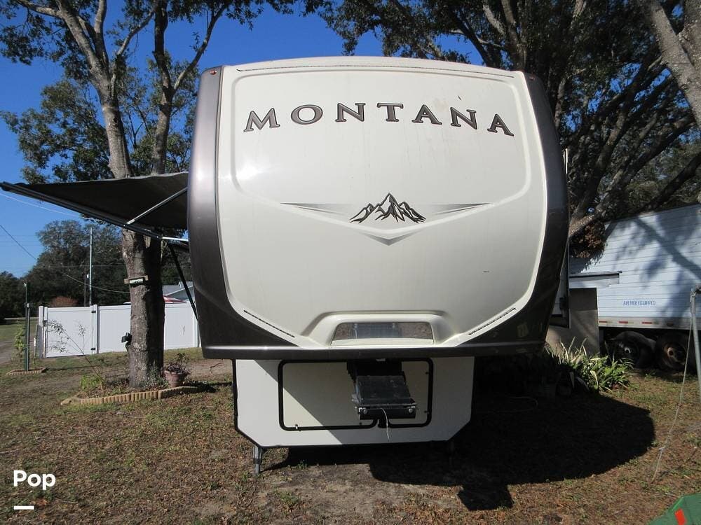 Call now about this 2017 Keystone Montana 3720RL! 2017 Keystone Montana 3720RL - Used Fifth Wheel For Sale by Pop RVs in Valrico, Florida features Air Conditioning, Slideout, Leveling Jacks, Awning