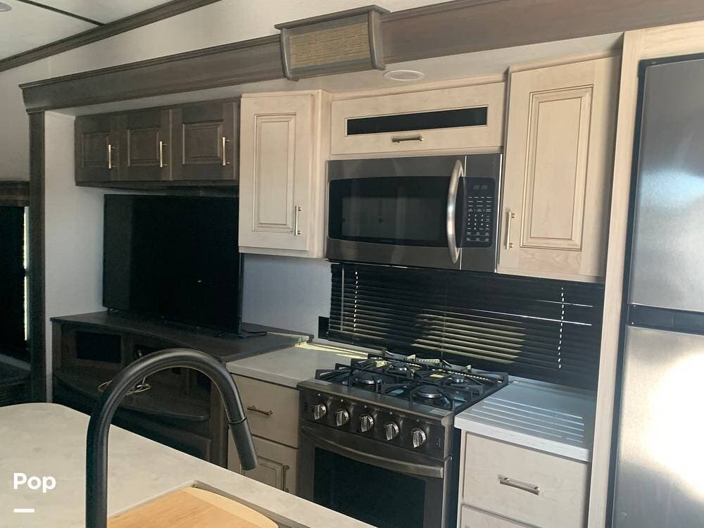 Contact us now about this 2021 Alliance RV Paradigm 340RL! 2021 Paradigm 340RL by Alliance RV from Pop RVs in Brighton, Colorado