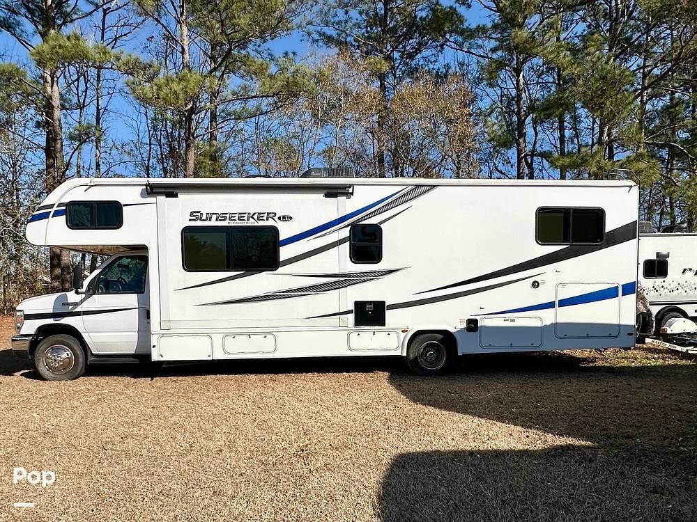 Call now about this 2021 Forest River Sunseeker LE 3250DS! 2021 Forest River Sunseeker LE 3250DS - Used Class C For Sale by Pop RVs in Little River, South Carolina features Air Conditioning, Generator, Slideout, Awning