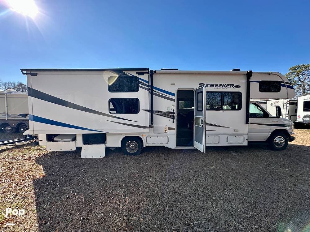 Contact us now about this 2021 Forest River Sunseeker LE 3250DS! 2021 Sunseeker LE 3250DS by Forest River from Pop RVs in Little River, South Carolina
