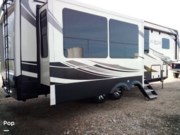 Call now about this 2019 Keystone Alpine 3020RE! 2019 Keystone Alpine 3020RE - Used Fifth Wheel For Sale by Pop RVs in Clarkton, Missouri features Awning, Air Conditioning, Leveling Jacks, Slideout