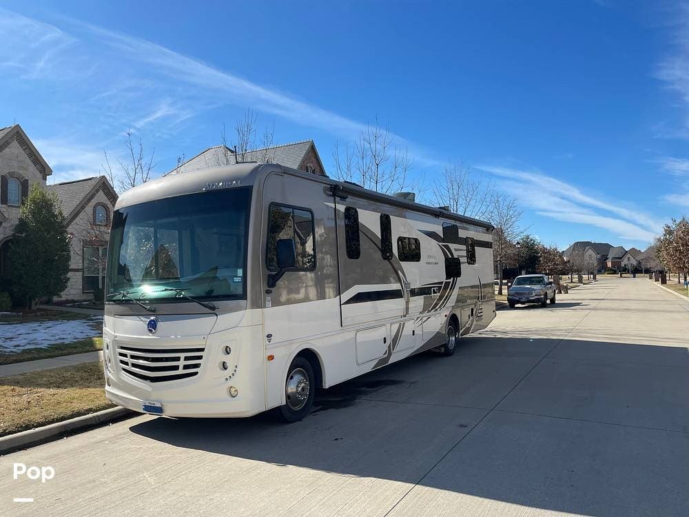 Call now about this 2020 Holiday Rambler Admiral 34J! 2020 Holiday Rambler Admiral 34J - Used Class A For Sale by Pop RVs in Frisco, Texas features Generator, Leveling Jacks, Slideout, Air Conditioning, Awning