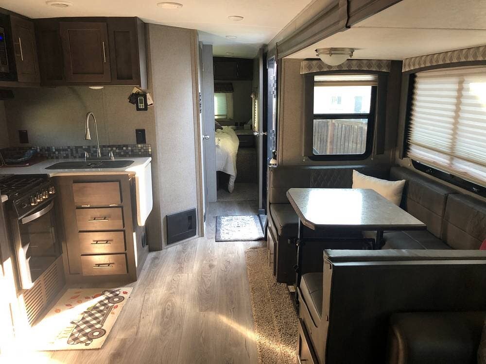 Call now about this 2020 Forest River Flagstaff Superlite 29BDS! 2020 Forest River Flagstaff Superlite 29BDS - Used Travel Trailer For Sale by Pop RVs in Brentwood, California features Slideout, Leveling Jacks, Awning, Air Conditioning