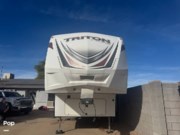 Call now about this 2016 Dutchmen Voltage Triton 3451! 2016 Dutchmen Voltage Triton 3451 - Used Toy Hauler For Sale by Pop RVs in Phoenix, Arizona features Leveling Jacks, Air Conditioning, Awning, Slideout, Generator
