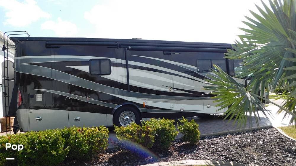 Call now about this 2018 Tiffin Allegro Red 33 AA! 2018 Tiffin Allegro Red 33 AA - Used Diesel Pusher For Sale by Pop RVs in Vero Beach, Florida features Air Conditioning, Leveling Jacks, Slideout, Generator, Awning
