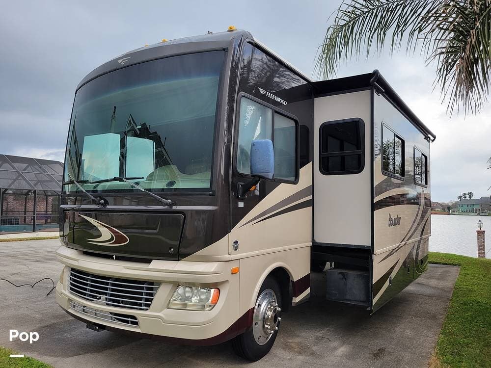 Call now about this 2014 Fleetwood Bounder 36E! 2014 Fleetwood Bounder 36E - Used Class A For Sale by Pop RVs in New Orleans, Louisiana features Air Conditioning, Awning, Slideout, Leveling Jacks, Generator