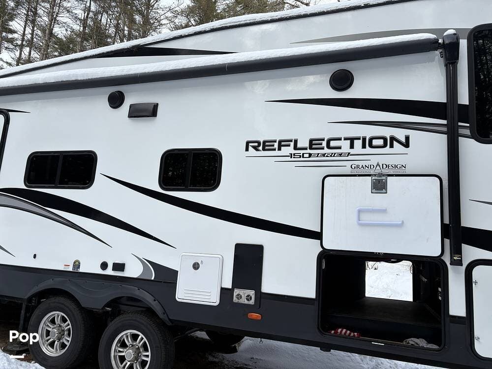 Call now about this 2022 Forest River Reflection 260RD! 2022 Forest River Reflection 260RD - Used Fifth Wheel For Sale by Pop RVs in Harrison, Maine features Slideout, Leveling Jacks, Awning, Air Conditioning