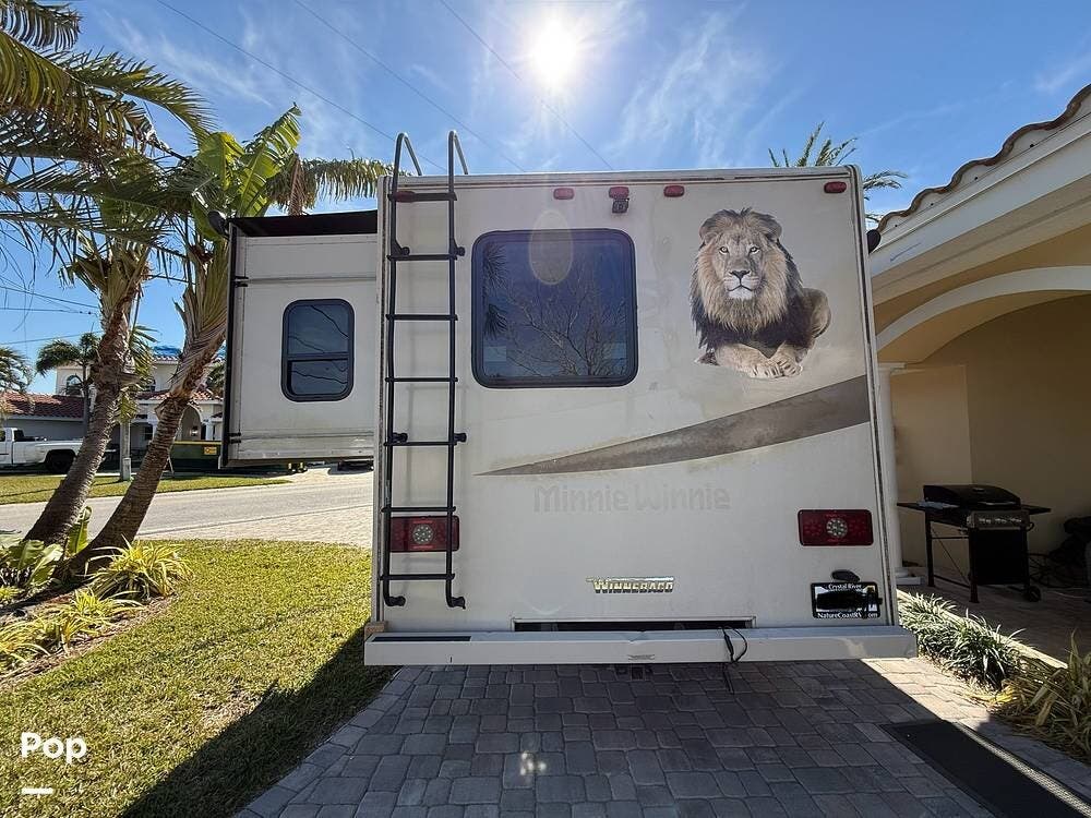 Contact us now about this 2022 Winnebago Minnie Winnie 26T! 2022 Minnie Winnie 26T by Winnebago from Pop RVs in St Pete Beach, Florida