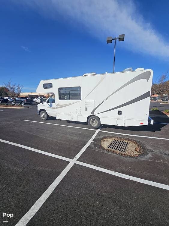 Call now about this 2019 Thor Motor Coach Majestic 23A! 2019 Thor Motor Coach Majestic 23A - Used Class C For Sale by Pop RVs in Olive Branch, Mississippi features Generator, Air Conditioning, Awning