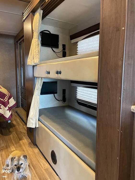 Contact us now about this 2017 Thor Motor Coach A.C.E. 30.2! 2017 A.C.E. 30.2 by Thor Motor Coach from Pop RVs in Canby, Oregon