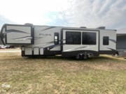 Call now about this 2019 Keystone Avalanche 385BG! 2019 Keystone Avalanche 385BG - Used Toy Hauler For Sale by Pop RVs in Enoree, South Carolina features Awning, Air Conditioning, Slideout, Leveling Jacks